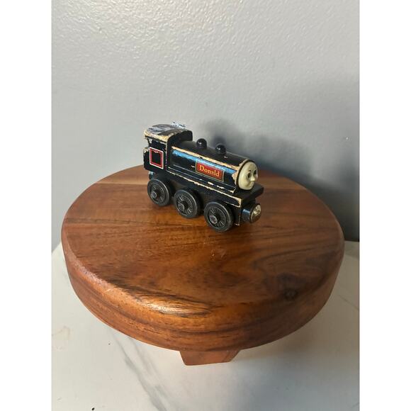 Vintage 1990s Thomas & Friends Wooden Railway – DONALD Engine (Learning Curve) - Picture 2 of 6